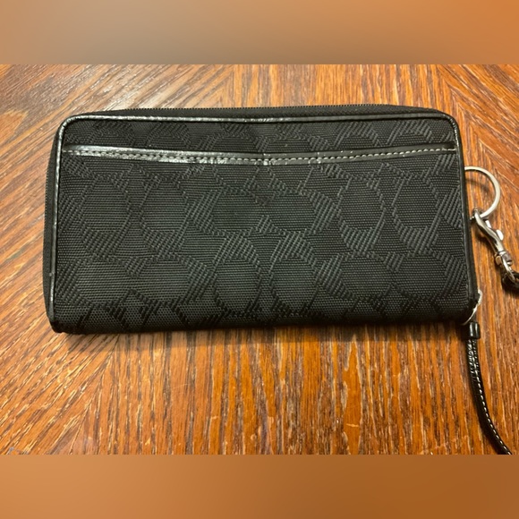 Attractive Classic Coach Silver Hoop & Hardware Zipper Wristlet Wallet! - Picture 14 of 16